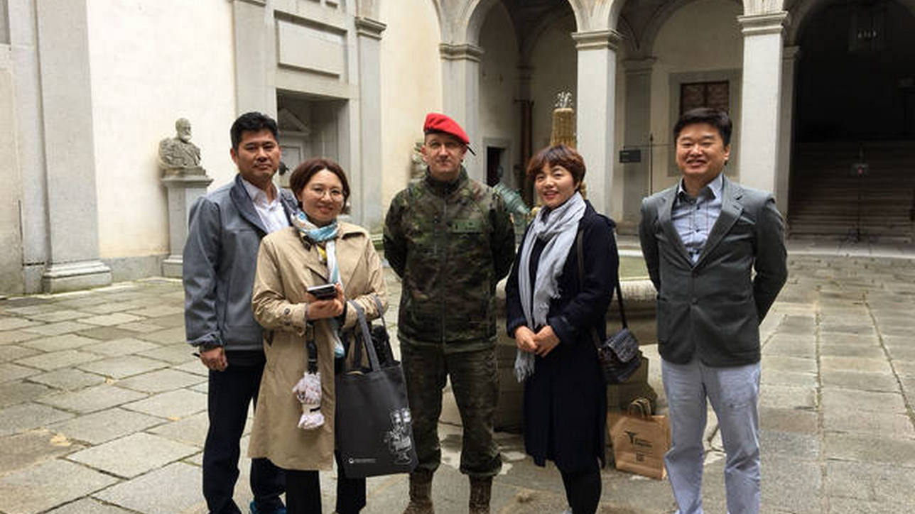 La delegación de la ciudad de Daejeon junto con el Teniente de Alcaide de la fortaleza, D. Ángel M. Borao Bastardo