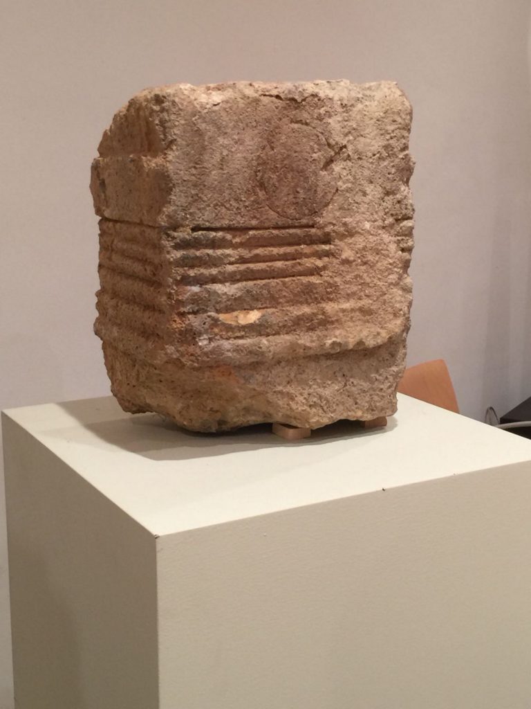 La Junta recibe del Alcázar materiales arqueológicos para el Museo de Segovia