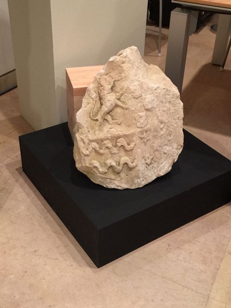 La Junta recibe del Alcázar materiales arqueológicos para el Museo de Segovia