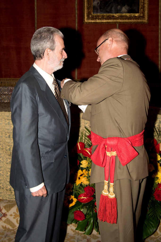 Entrega de medalla del Alcázar en su categoría de plata, al Excmo. Sr. D. Carlos Herranz Cano