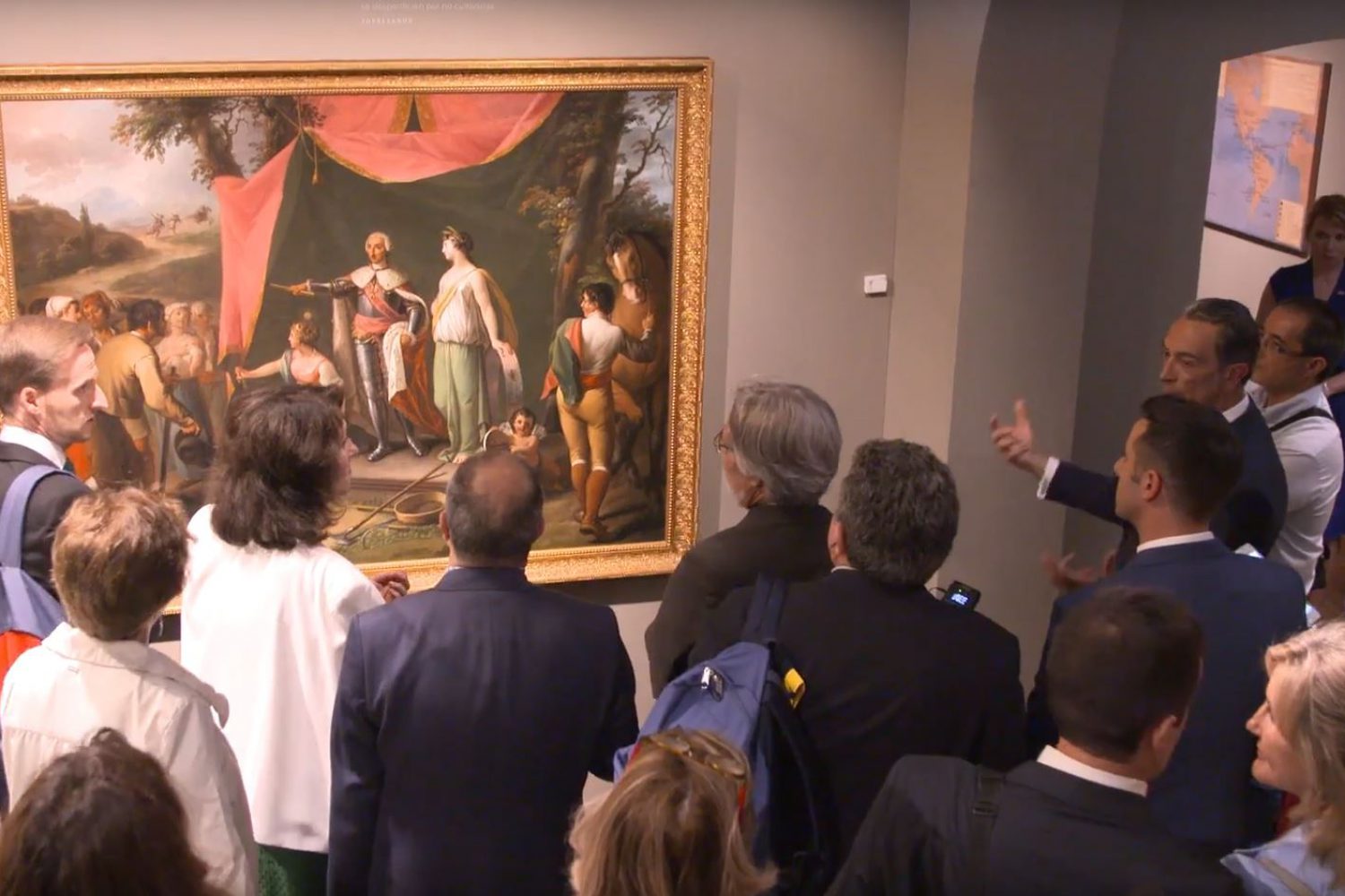 Los reyes D. Felipe y Dª. Letizia, acompañados por el ministro de Asuntos Exteriores, Josep Borrell, realizaron una visita a la exposición