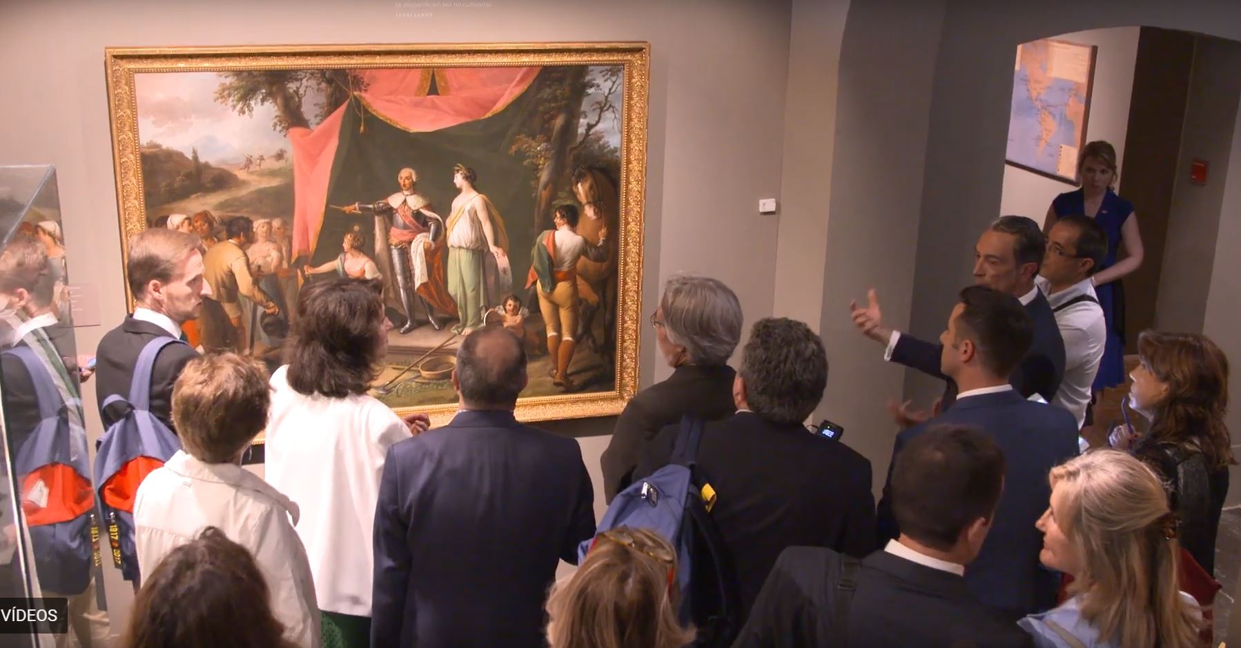 Los reyes D. Felipe y Dª. Letizia, acompañados por el ministro de Asuntos Exteriores, Josep Borrell, realizaron una visita a la exposición