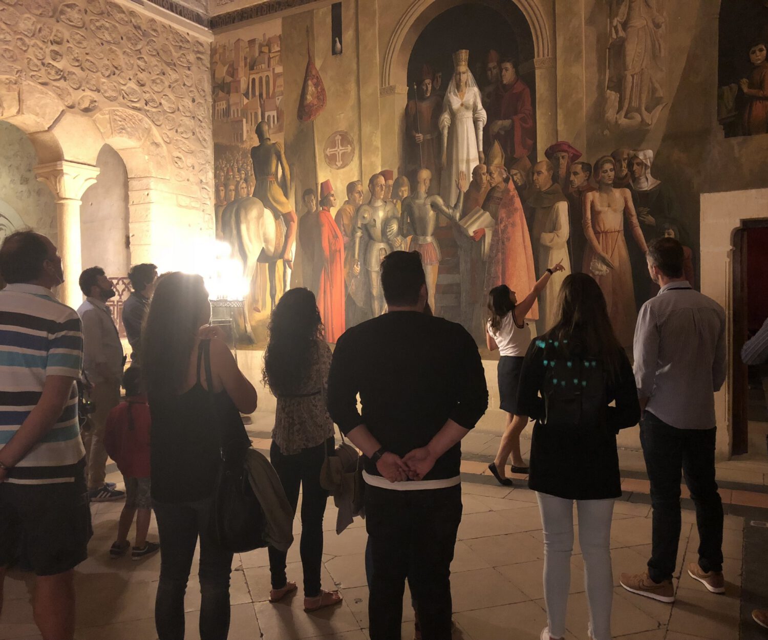 El @Alcazar_Segovia se sumó ayer a la celebración de la #NocheDelPatrimonio con visitas guiadas, de carácter gratuito, que bajo el título “Leyendas y personajes del Alcázar”, ofrecieron al visitante una perspectiva diferente del monumento.