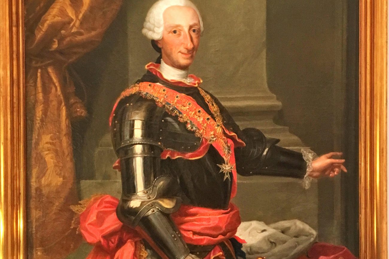 La muestra pretende la difusión y conocimiento público de la historia e importancia de la Real y Distinguida Orden Española de Carlos III, al tiempo que rinde un homenaje a la memorable figura y obra de su soberano fundador, S.M. el Rey Don Carlos III, cuyo Tricentenario se conmemoró en 2016