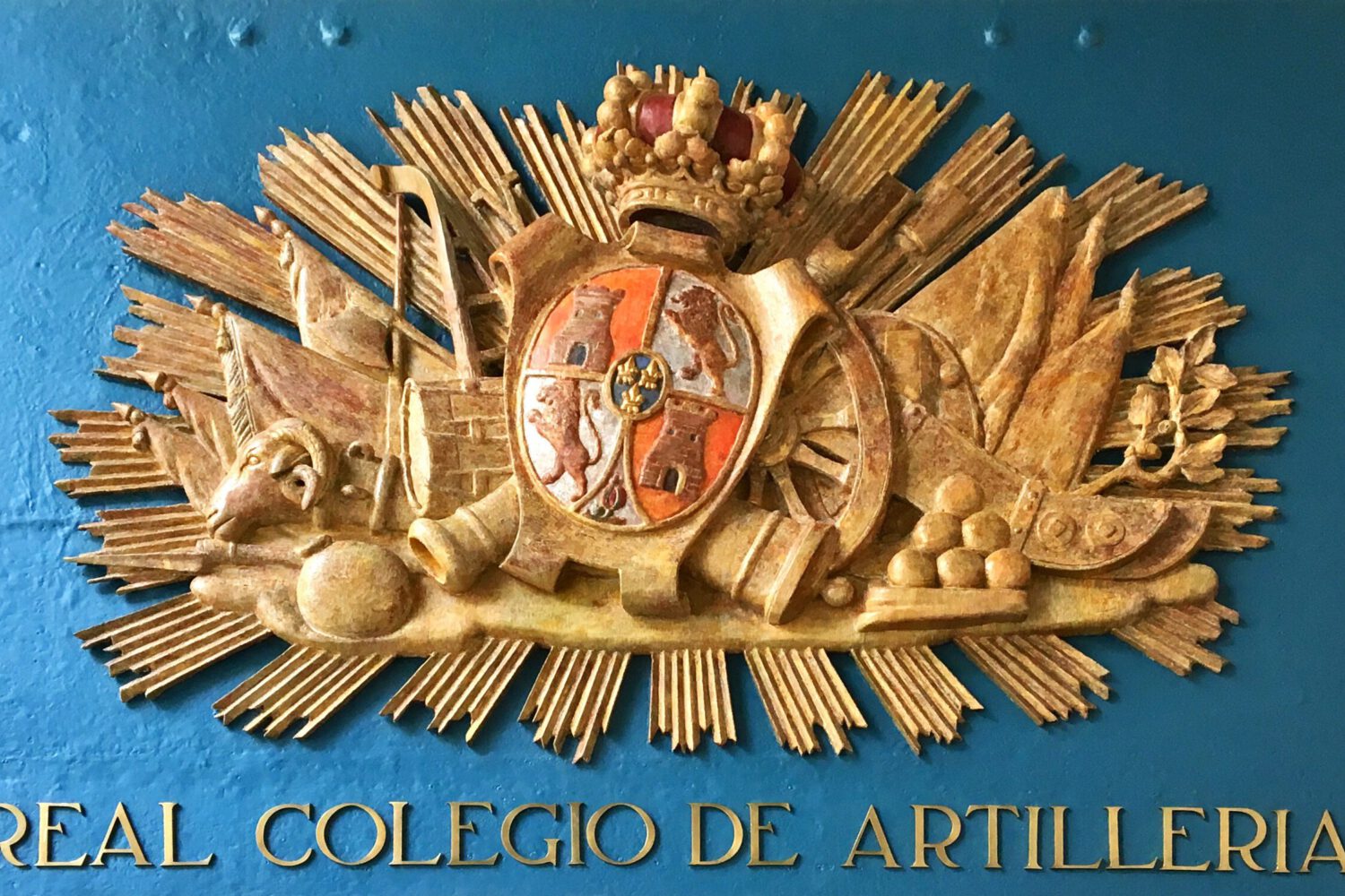 Escudo del Real Colegio de Artillería en el Alcázar (3)