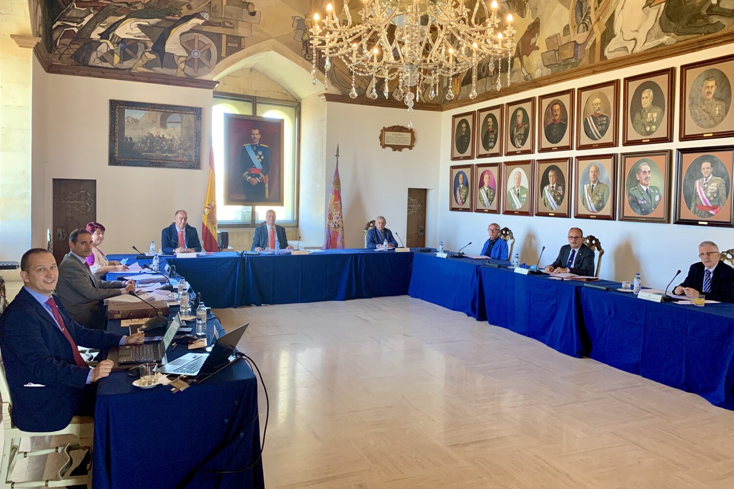 La reunión de la junta ordinaria del año 2020 del Patronato del Alcázar se ha llevado a cabo en la sala de Artillería del Alcázar.