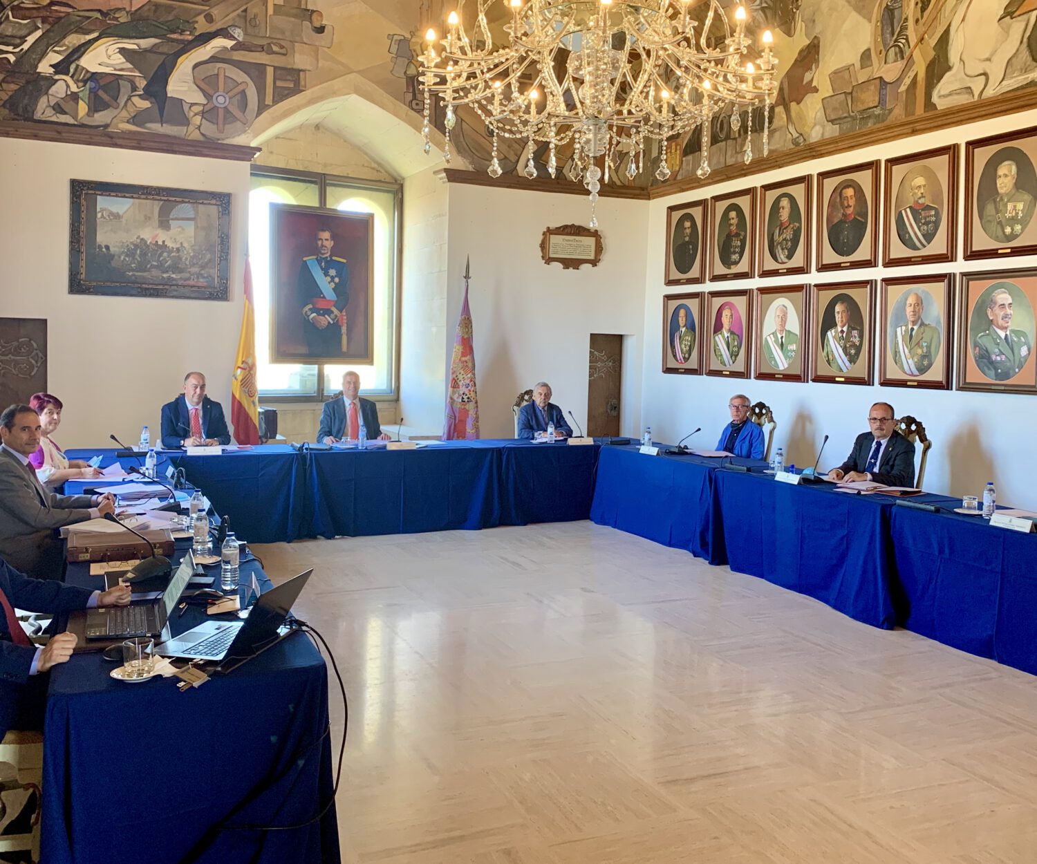 La reunión de la junta ordinaria del año 2020 del Patronato del Alcázar se ha llevado a cabo en la sala de Artillería del Alcázar.