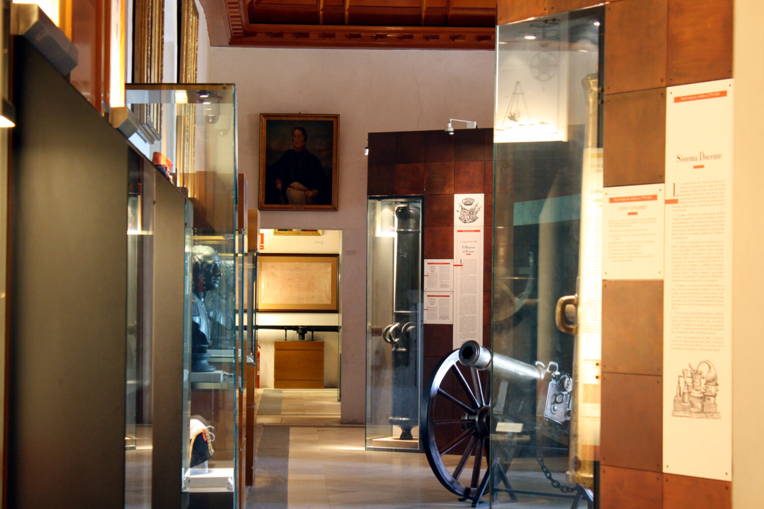 Vista general de las salas del museo del Real Colegio de Artillería