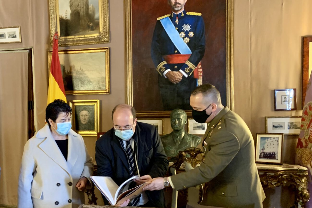 El ministro de Cultura visita el Alcázar (3)