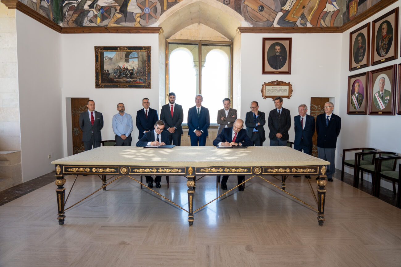 FIRMA CONVENIO PATRONATO DEL ALCÁZAR Y FUNDACIÓN FERRER DALMAU 28-09-23 (3)