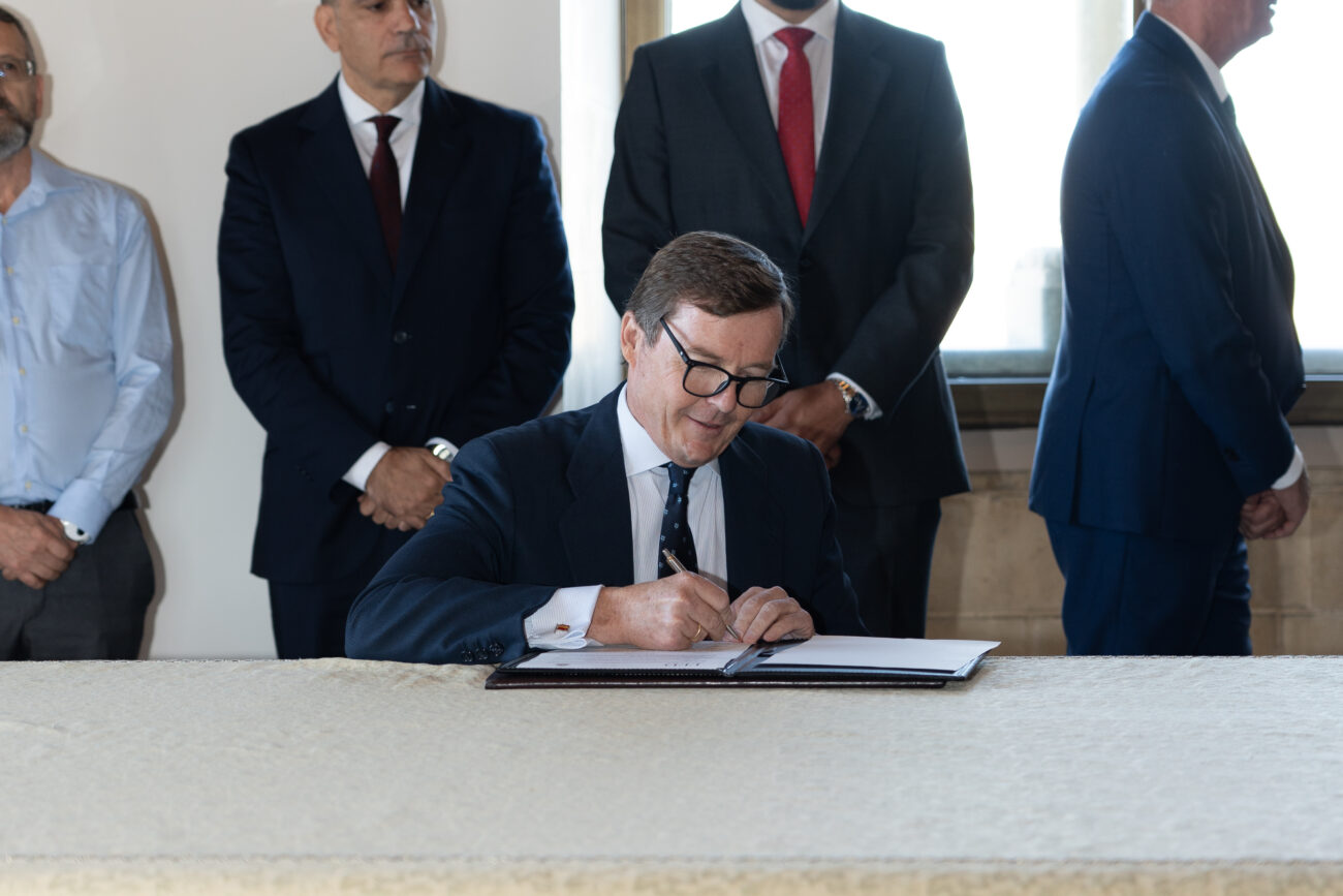 FIRMA CONVENIO PATRONATO DEL ALCÁZAR Y FUNDACIÓN FERRER DALMAU 28-09-23 (4)