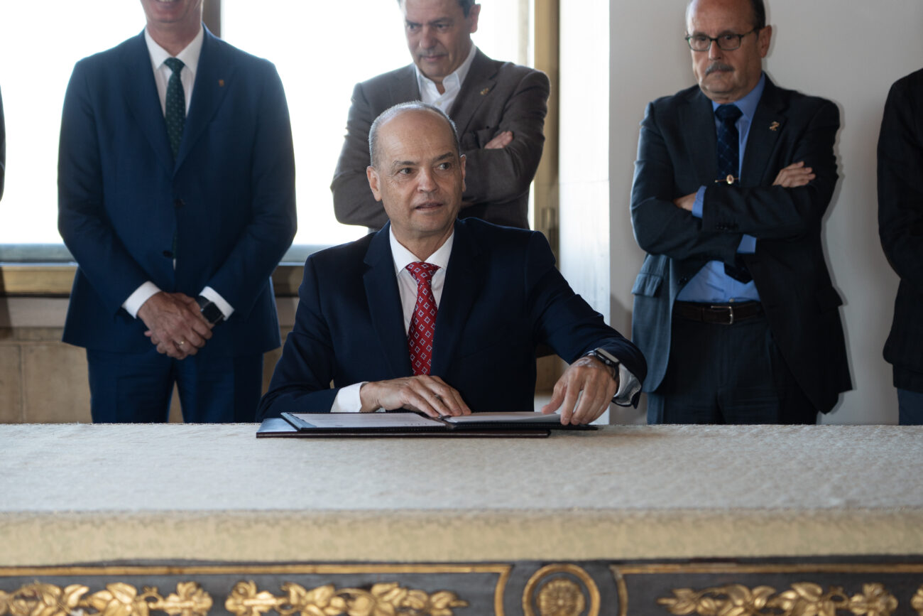 FIRMA CONVENIO PATRONATO DEL ALCÁZAR Y FUNDACIÓN FERRER DALMAU 28-09-23 (5)