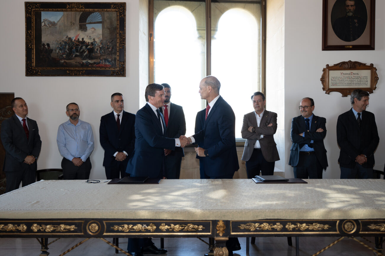 FIRMA CONVENIO PATRONATO DEL ALCÁZAR Y FUNDACIÓN FERRER DALMAU 28-09-23 (6)