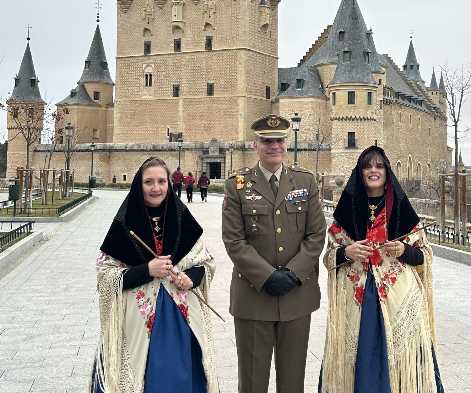 Las alcaldesas de Zamarramala en el Alcázar de Segovia