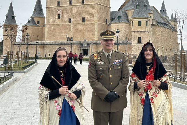 Las alcaldesas de Zamarramala en el Alcázar de Segovia