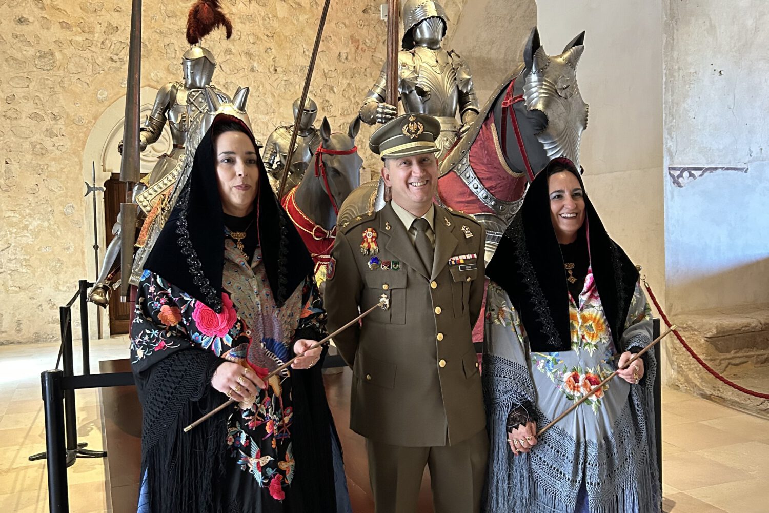 Las alcaldesas de Zamarramala en el Alcázar de Segovia