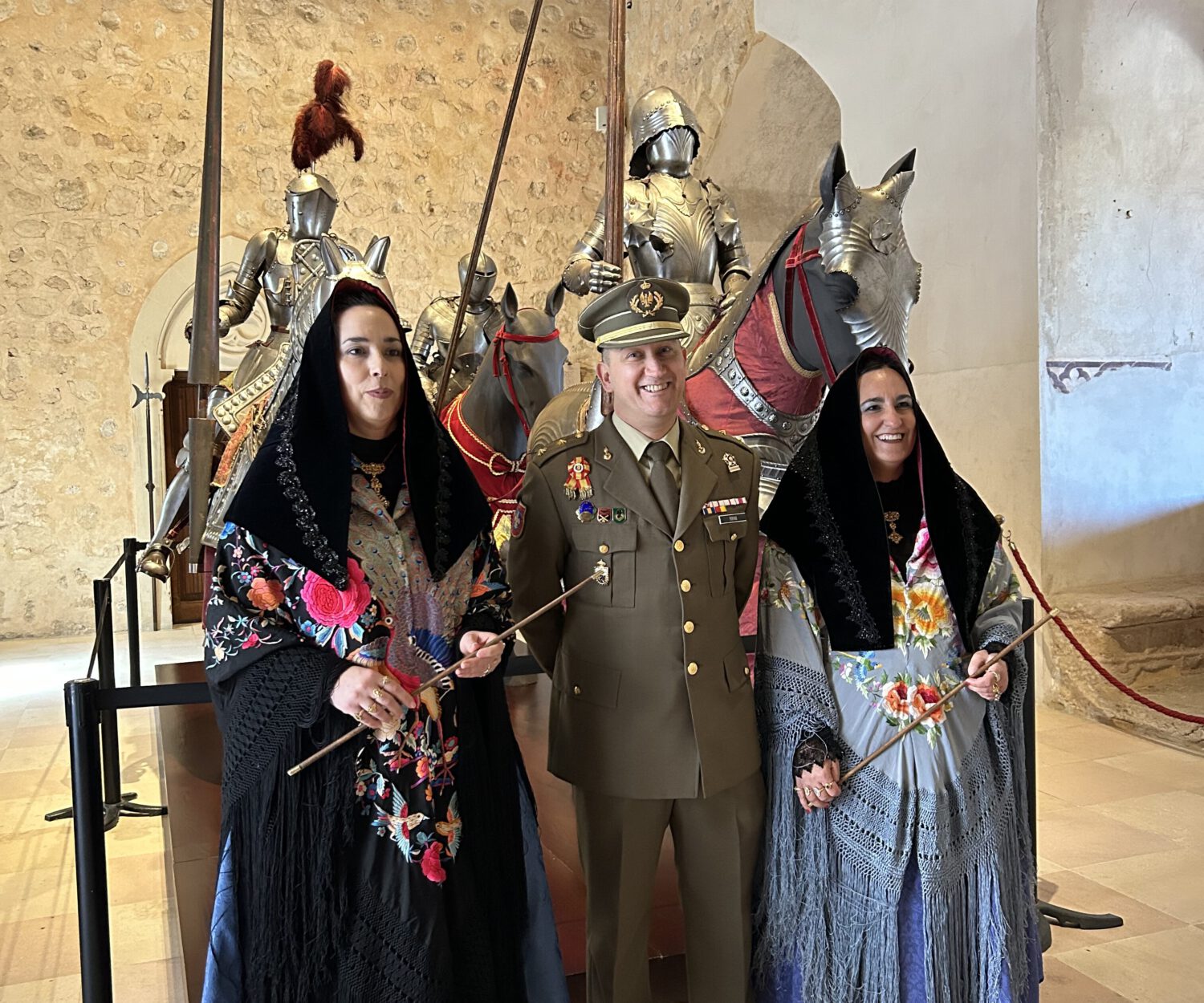 Las alcaldesas de Zamarramala en el Alcázar de Segovia