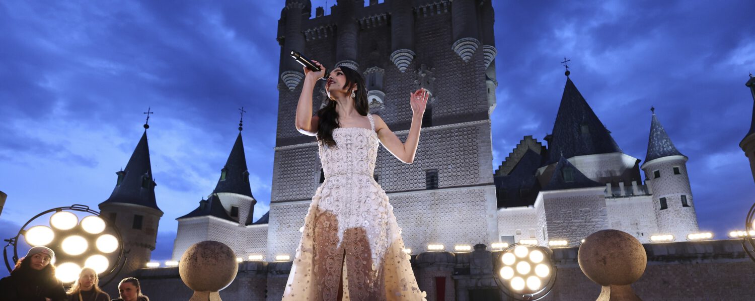 Rachel Zegler canta como Blancanieves en el Alcázar de Segovia: el castillo que inspiró a Disney