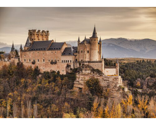 Fachada norte del Alcázar de Segovia en Otoño